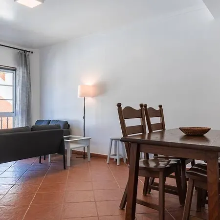 Triana Аленкер